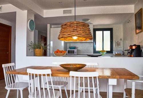 Cala Tarida Villa Sleeps 4 Pool Air Con T047286