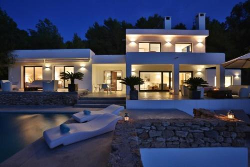 Cala Tarida Villa Sleeps 8 Pool Wifi