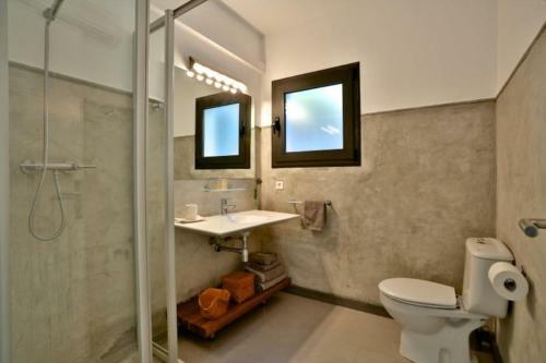Cala Tarida Villa Sleeps 8 Pool Wifi