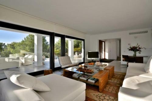 Cala Tarida Villa Sleeps 8 Pool Wifi