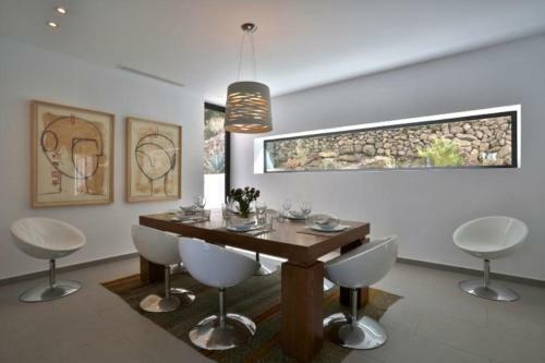 Cala Tarida Villa Sleeps 8 Pool Wifi