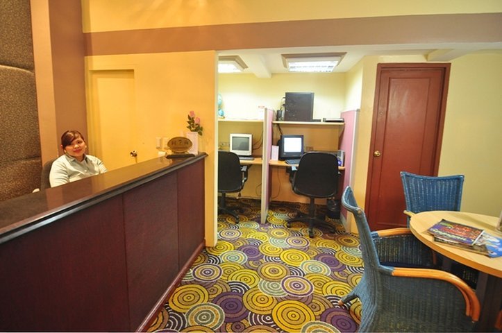 Hotel Makati Palace (deluxe)
