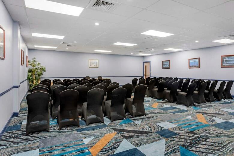 Days Hotel Conference Center East Brunswick