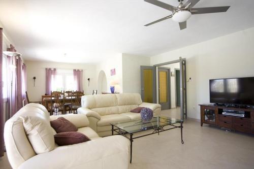 Altea Villa Sleeps 8 Pool Air Con Wifi