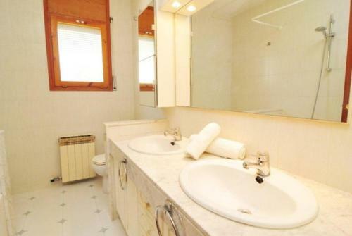 Arenys De Mar Villa Sleeps 8 Pool