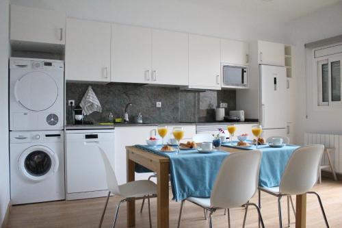 Metro & Beach Apartments