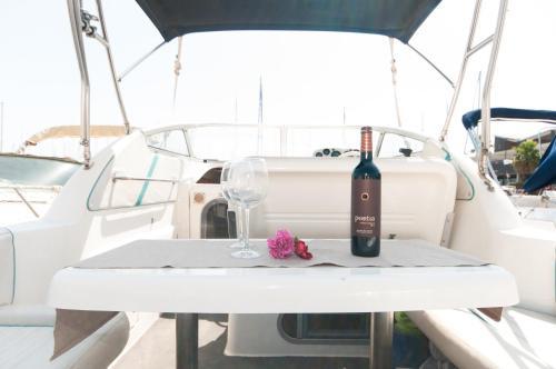 Boat Hotel And Tours