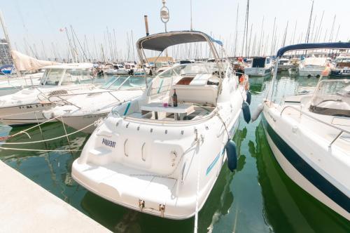 Boat Hotel And Tours