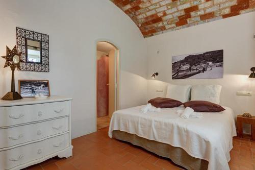 Begur Villa Sleeps 9 Pool Wifi T769410
