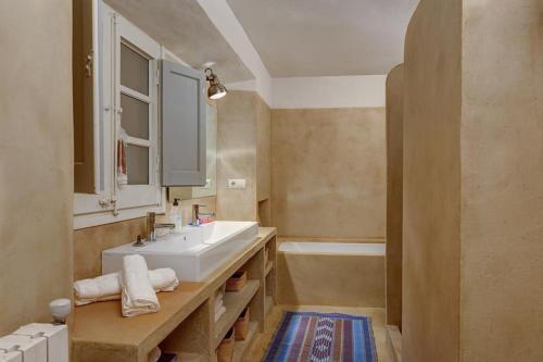 Begur Villa Sleeps 9 Pool Wifi T769410