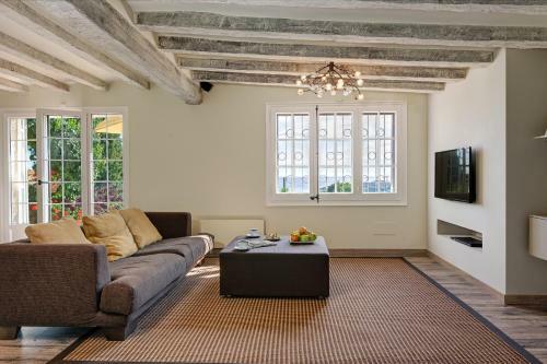 Fornells De La Selva Villa Sleeps 7 Pool Air Con