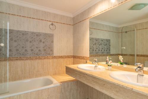 Villa Frente Al Mar En Benalm�dena