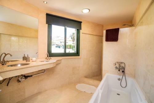 Benalm�dena 2bdr Villa Sea Views