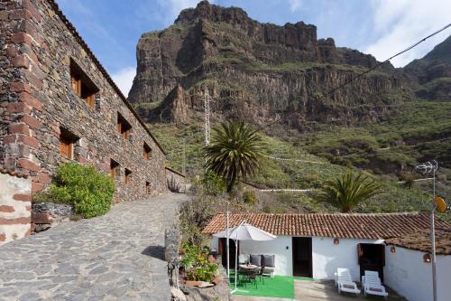 Masca With Garden