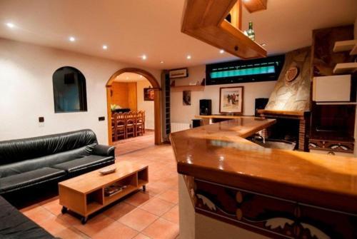 Cabrils Villa Sleeps 8 Pool Wifi