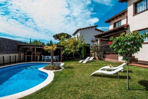 Cabrils Villa Sleeps 8 Pool Wifi