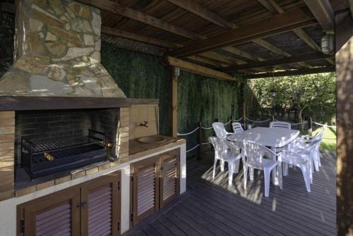 Cabrils Villa Sleeps 8 Pool Wifi