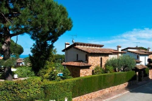 Cabrils Villa Sleeps 8 Pool Wifi