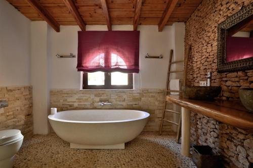Cala Llonga Villa Sleeps 10 Pool Air Con Wifi