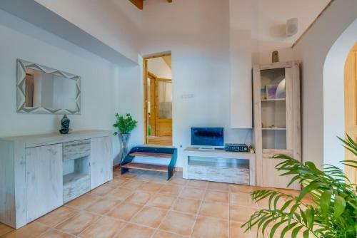 Cala Mesquida Villa Sleeps 5 Pool Air Con Wifi