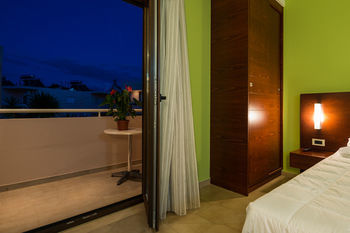 Hotel Oscar Village And Suites