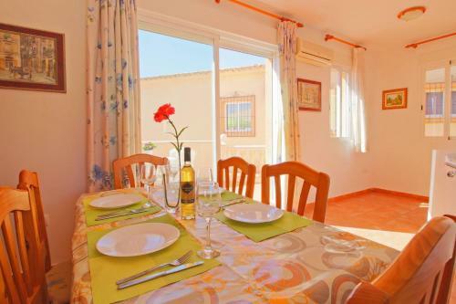 Calpe Villa Sleeps 5 Pool Wifi T487726