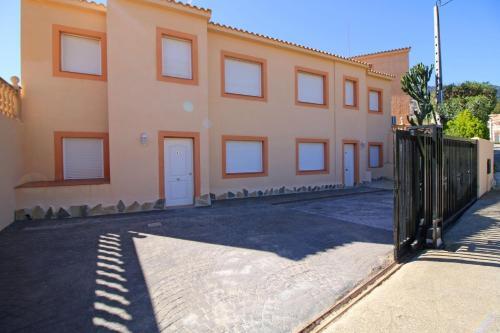 Calpe Villa Sleeps 5 Pool Wifi T487726
