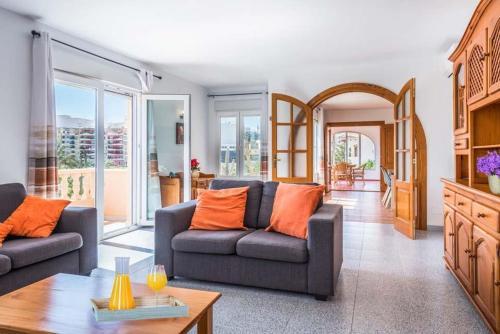 Calpe Villa Sleeps 8 Pool Air Con Wifi