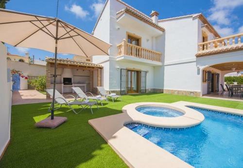 Calpe Villa Sleeps 12 Pool