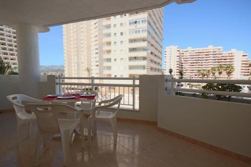 2bd Apartment - Sea Views & Private Balcony