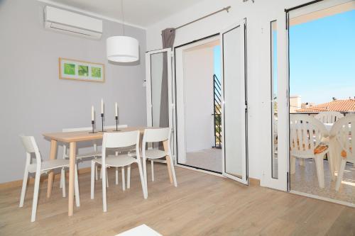 Uhc Acacias Apartments