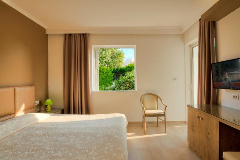 Alexandra Beach Hotel