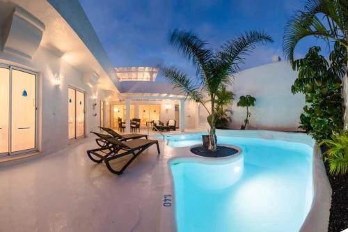 Corralejo Villa Sleeps 5 Pool Air Con Wifi T636554