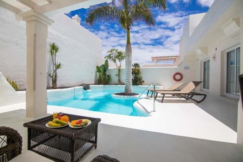 Corralejo Villa Sleeps 5 Pool Air Con Wifi