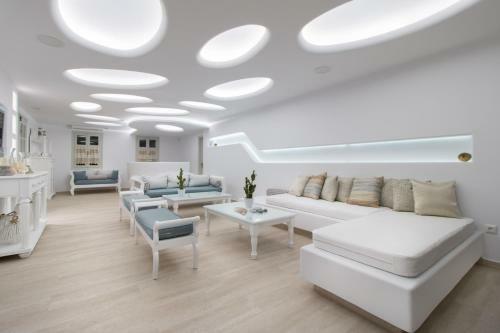 Spiros Hotel