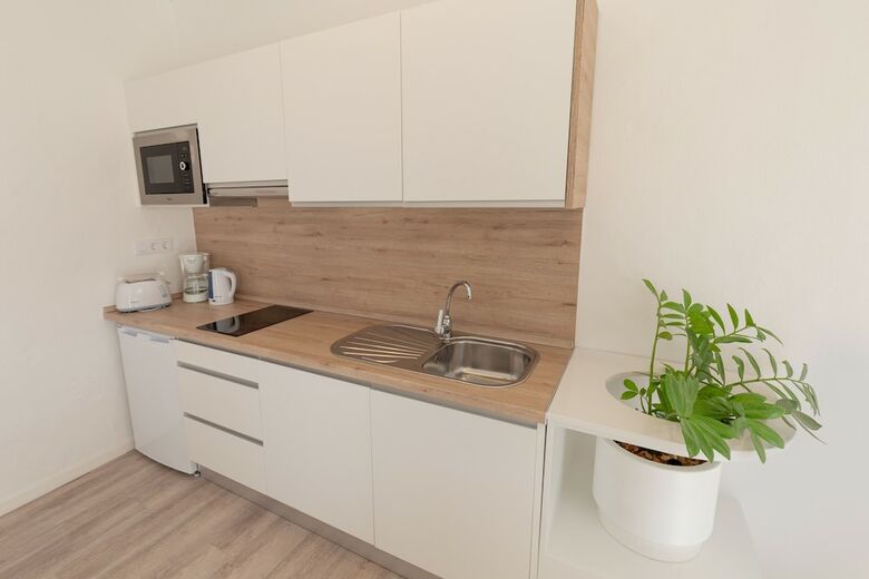 R2 Maryvent Beach Apartments