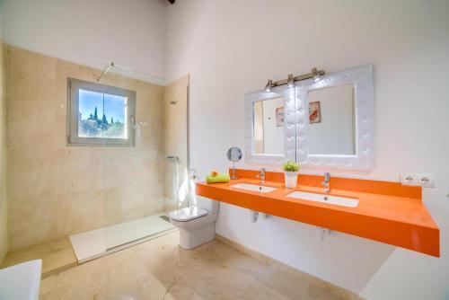 Costitx Villa Sleeps 8 Pool Air Con Wifi