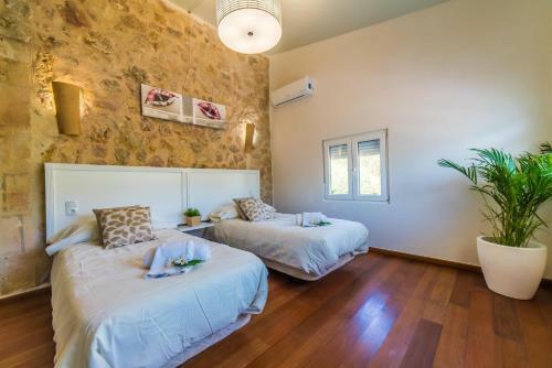 Ullaro Villa Sleeps 9 Pool Air Con Wifi