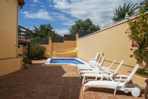 Cubelles Villa Sleeps 8 Pool Wifi