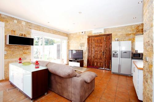 Villa Prime Holidays, Las Rotas