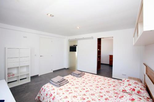 Villa Prime Holidays, Las Rotas