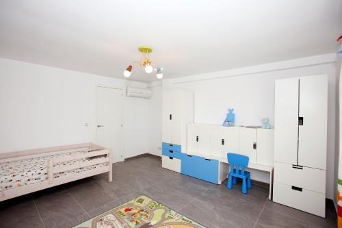 Villa Prime Holidays, Las Rotas