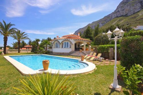 Denia Villa Sleeps 4 Pool Air Con Wifi