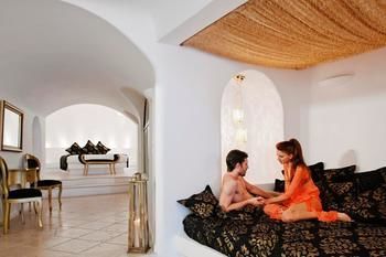Hotel Above Blue Suites