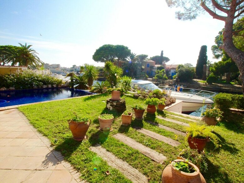 9001 Villa Peni
