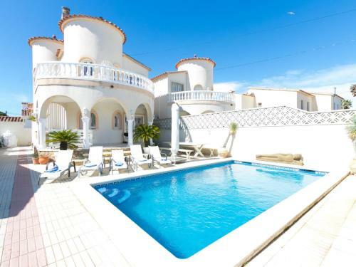 Holiday Home Casa Azzura