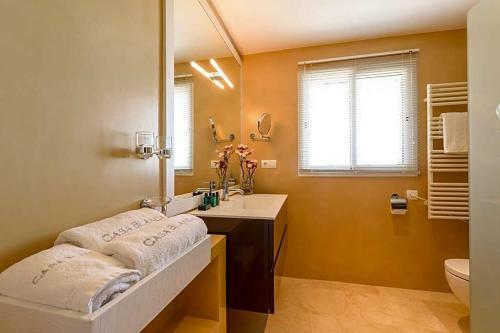 Es Cubells Villa Sleeps 8 Pool Air Con Wifi