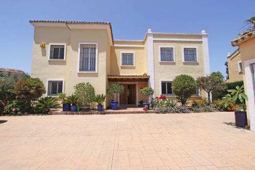 1106 Marbella Large Family Villa