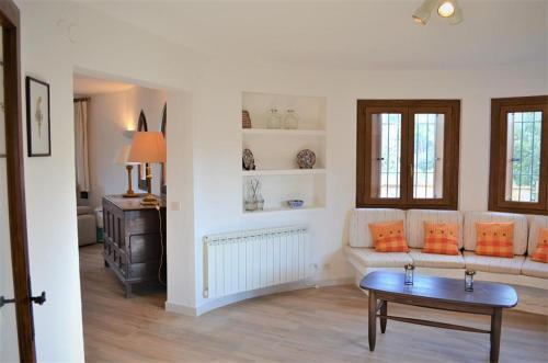 Fornells De La Selva Villa Sleeps 6