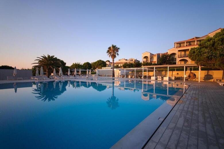 Bay Hotel And Suites